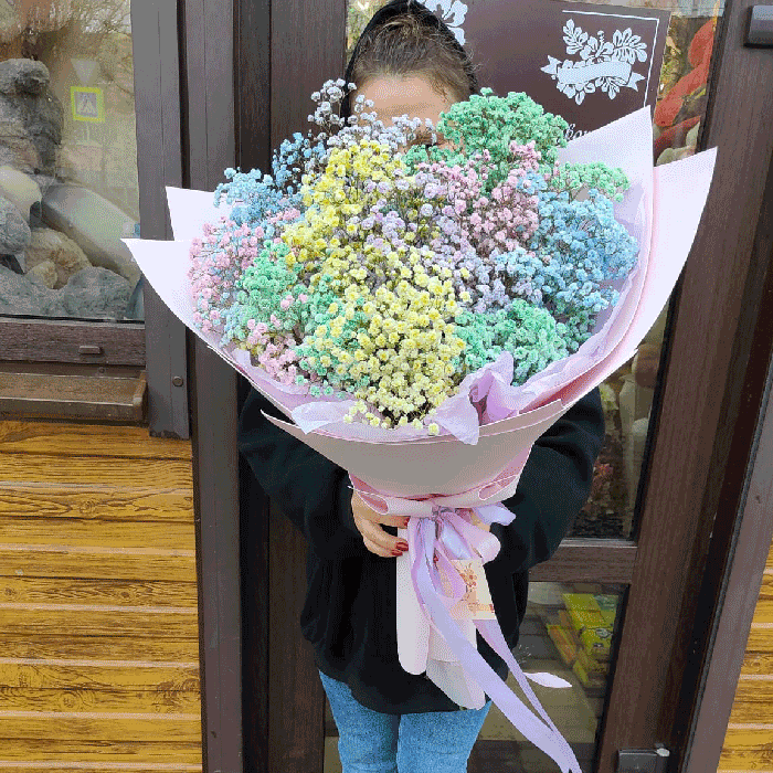 Букет из радужной гипсофилы