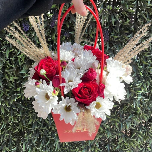 Композиция в коробке «Волшебный сад»  в Феодосии