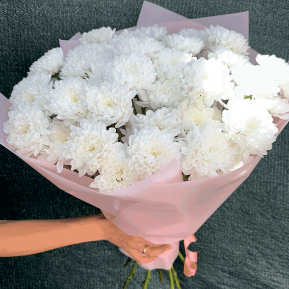 Букет 11 белых кустовых хризантем в Феодосии