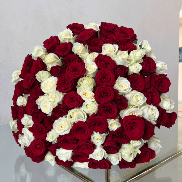 101 красная и белая роза микс в Феодосии