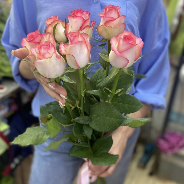 Букет 7 розовых роз в Феодосии