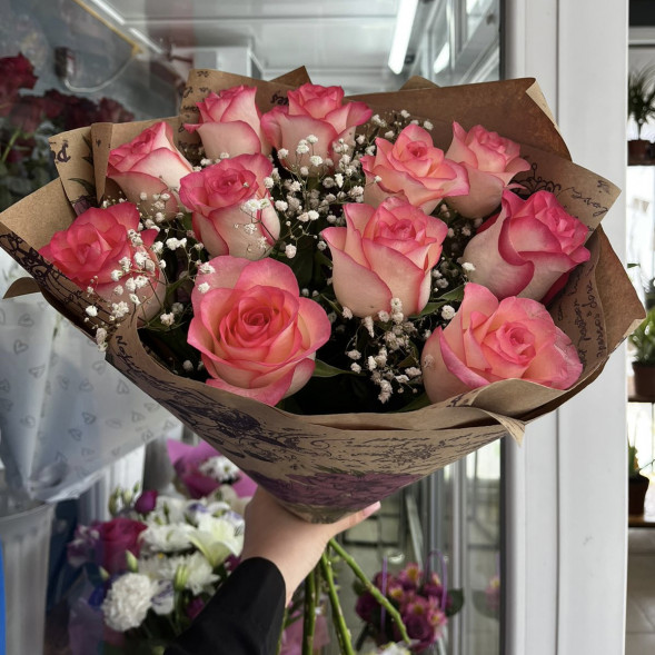 Букет 11 роз с гипсофилой «Романтический вкус» в Феодосии
