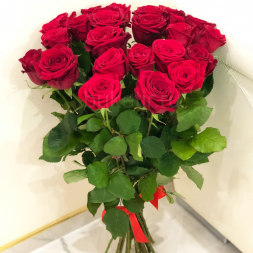 21 красная роза, лента