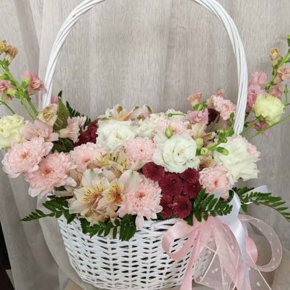 Композиция в корзине «Симпатичная лодочка» в Феодосии