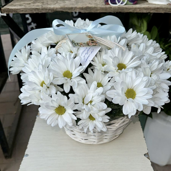 Композиция  «Хризантемы в корзине» в Феодосии