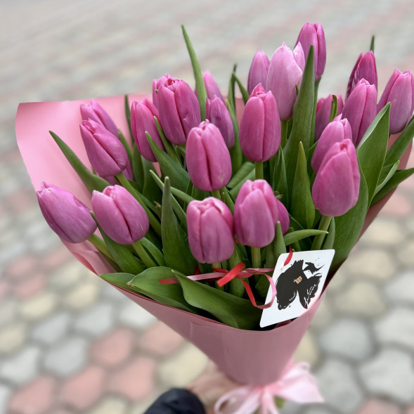 21 розовый тюльпан в Феодосии