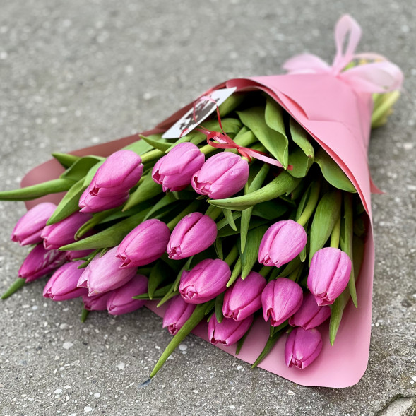 21 розовый тюльпан в Феодосии