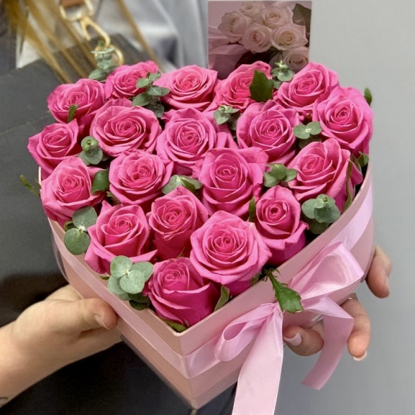 Розы в коробке «Сердце» в Феодосии