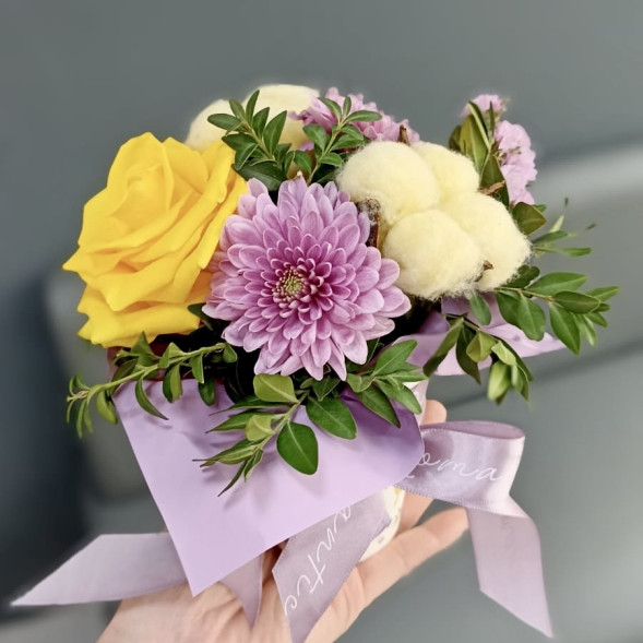 Цветы в стаканчике в Феодосии