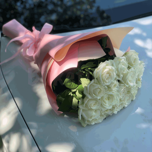 15 белых роз, лента в Феодосии