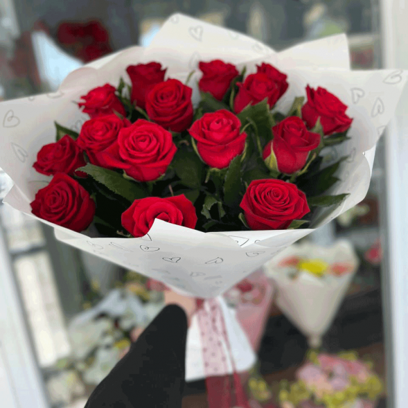 Букет 15 красных роз в Феодосии