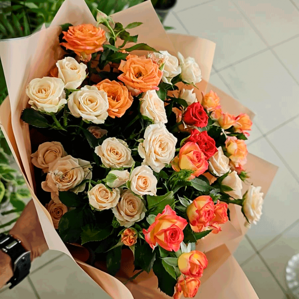 Букет 7 кустовых роз в Феодосии