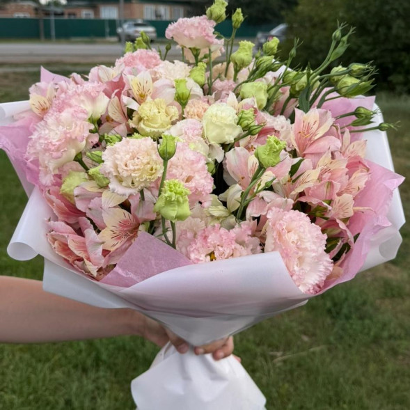 Букет из альстромерий и эустом Зефирное настроение в Феодосии